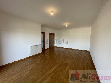 Apartamento T2 à venda na Rua António Martins Soares Leite, 46