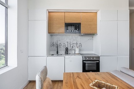 Apartamento T0 à venda na Rua da Estrada Nacional Nº 1, 1