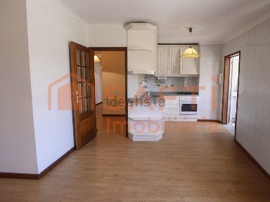 Apartamento T2 à venda na Rua de Gago Coutinho, 85