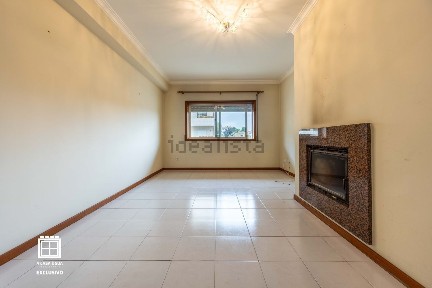 Apartamento T2 à venda na Santa Maria da Feira s/n