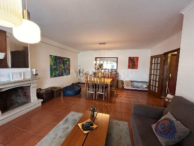 Apartamento T4 à venda na Rua da República, 16 a