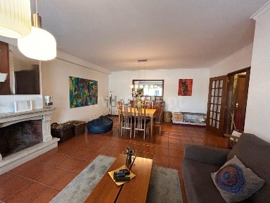 Apartamento T4 à venda na Rua da República, 16 a