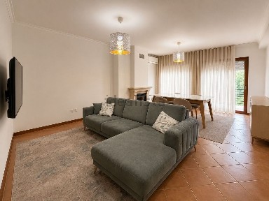Apartamento T3 à venda na Rua António Feliciano Castilho