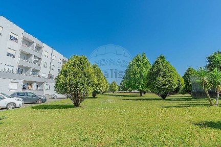 Apartamento T3 à venda em Paços de Brandão