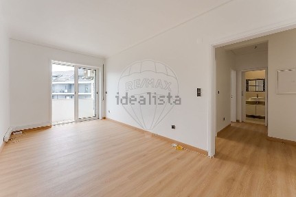 Apartamento T1 à venda na Rua do Dom António José Cordeiro