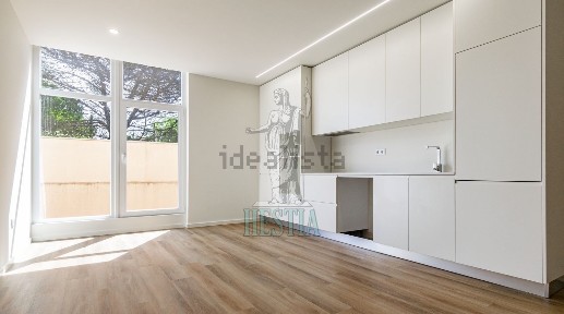 Apartamento T2 à venda na Avenida 29 de Março, 1175