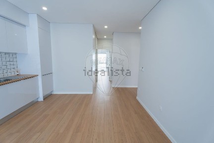 Apartamento T2 à venda na Rua do Padre Donaciano de Abreu Freire