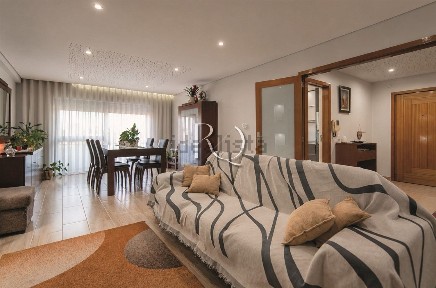 Apartamento T3 à venda em Argoncilhe