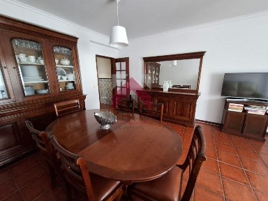 Apartamento T2 à venda na Rua 13 de Maio