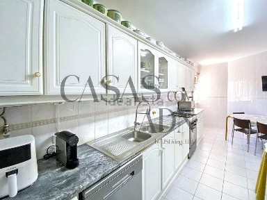 Apartamento T2 à venda na Rua 13 de Maio