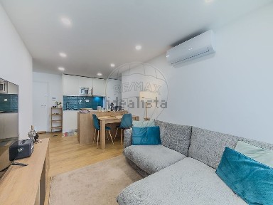 Apartamento T2 à venda na Rua 9