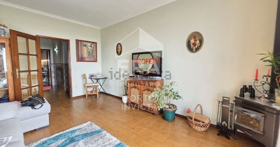 Apartamento T2 à venda na Avenida Doutor Fernando Raimundo Rodrigues, 1476