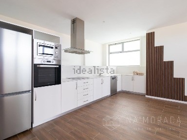 Apartamento T2 à venda na Rua Escolas de Ordonhe