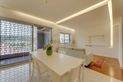 Apartamento T3 à venda na Avenida Doutor Eugénio Ribeiro, 41