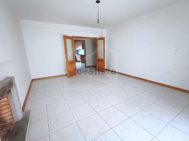 Apartamento T3 à venda no Centro de Oliveira de Azeméis
