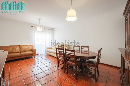Apartamento T2 à venda na Rua 13 de Maio s/n