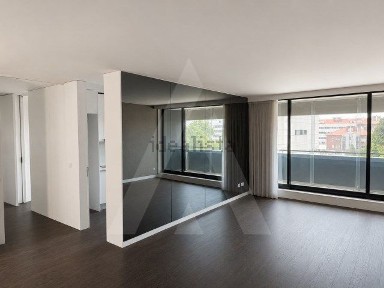 Apartamento T2 à venda na Rua Dom Manuel Barbuda e Vasconcelos