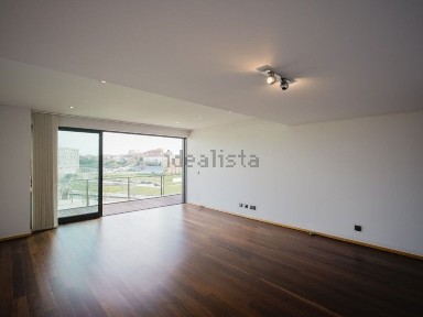 Apartamento T4 à venda no Bairro do Liceu - 5 Bicas