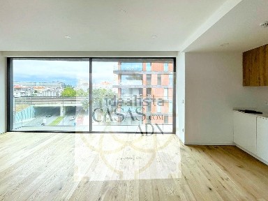 Apartamento T2 à venda na Rua Dom Carlos I