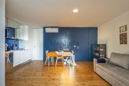 Apartamento T1 à venda na Rua do Almirante Cândido dos Reis, 99