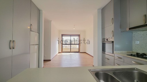 Apartamento T2 à venda na Rua dos Mercanteis