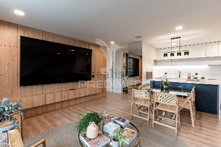 Apartamento T4 à venda na Sá-Barrocas