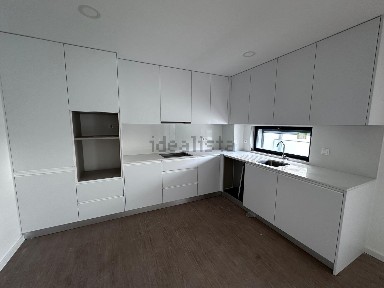 Apartamento T3 à venda na Travessa Maria da Fonte, 6
