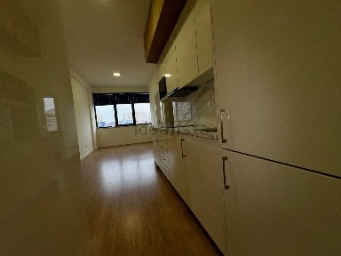 Apartamento T4 à venda na Rua Doutor Mário Sacramento, 90