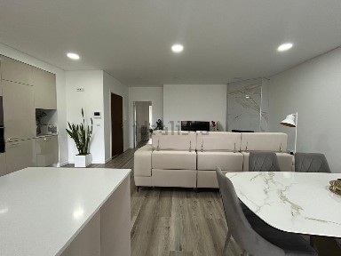 Apartamento T2 à venda na Rua Barril
