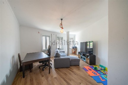 Apartamento T3 à venda na Rua Professor Joaquim Leite