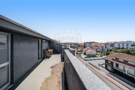 Apartamento T2 à venda na Rua Raposeira