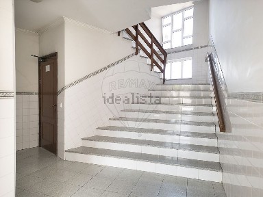 Apartamento T3 à venda na Rua Luís de Camões