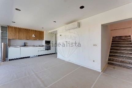 Apartamento T3 à venda na Cais do Alboi