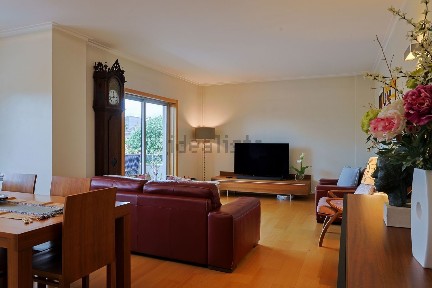 Apartamento T3 à venda na Rua de Santo André