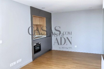 Apartamento T0 à venda na Rua General José Domingues Peres