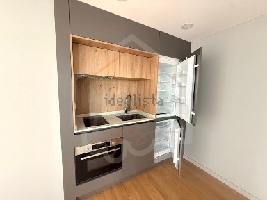 Apartamento T0 à venda na Rua General José Domingues Peres, 28