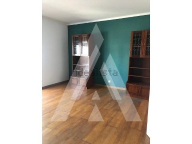 Apartamento T2 à venda na Rua Carvalho e Maia