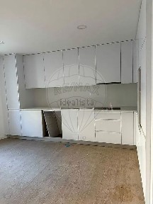 Apartamento T3 à venda na Rua de Adriano Serra