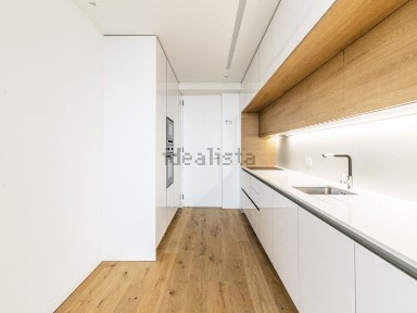 Apartamento T4 à venda na Avenida 24