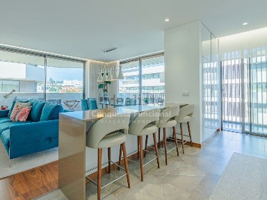 Apartamento T3 à venda na Rua Doutor Aurélio Gonçalves Pinheiro