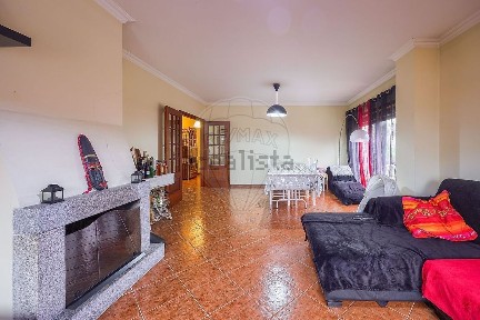Apartamento T3 à venda na Rua Mestre Guilherme Pereira da Silva