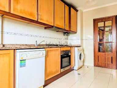 Apartamento T2 à venda na Estrada de São Bernardo, 100