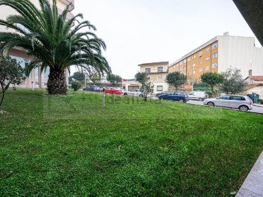 Apartamento T3 à venda na Rua Doutor Salvador Tavares Machado