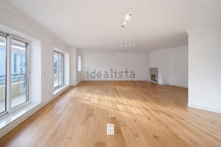Apartamento T4 à venda no Centro de Oliveira de Azeméis