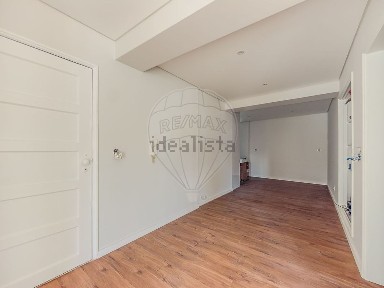 Apartamento T3 à venda na Rua do Carril