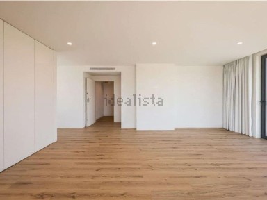 Apartamento T4 à venda no Bairro do Liceu - 5 Bicas