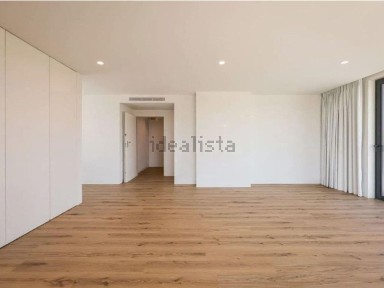 Apartamento T4 à venda no Bairro do Liceu - 5 Bicas
