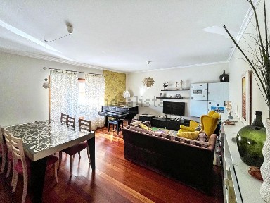 Apartamento T3 à venda na Rua Doutor Álvaro Silva Sampaio