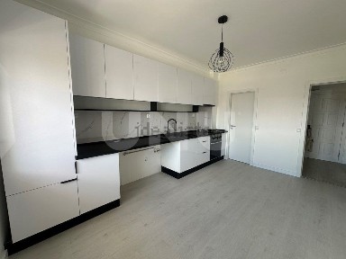Apartamento T3 à venda na Avenida da Carapalha