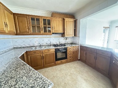 Apartamento T3 à venda na Rua Doutor Simplicio Magro
